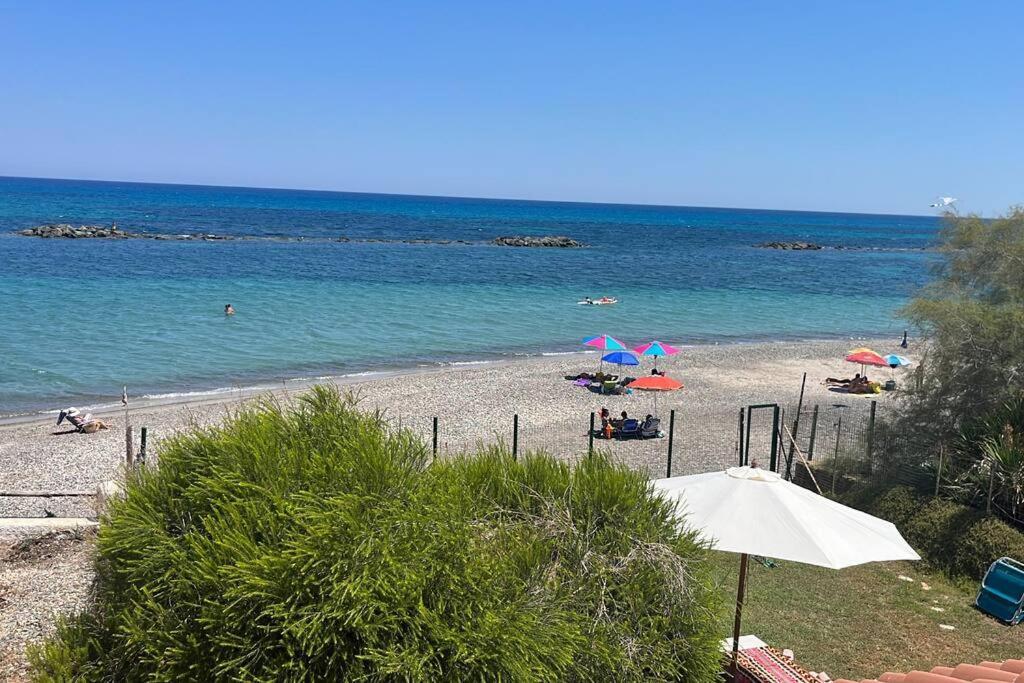 Paradise Beachfront Villa, Porto Columbu, Sardinia Porto Columbu - Perd'E Sali Exterior foto